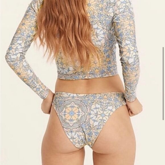 NWT J.Crew Active curved-waist cheeky bikini bottom in kaleidoscope print size S - Picture 2 of 9